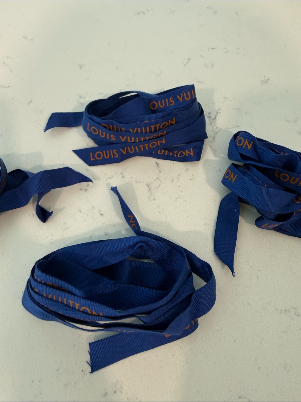 Louis Vuitton Ribbons - Picture 3 of 4